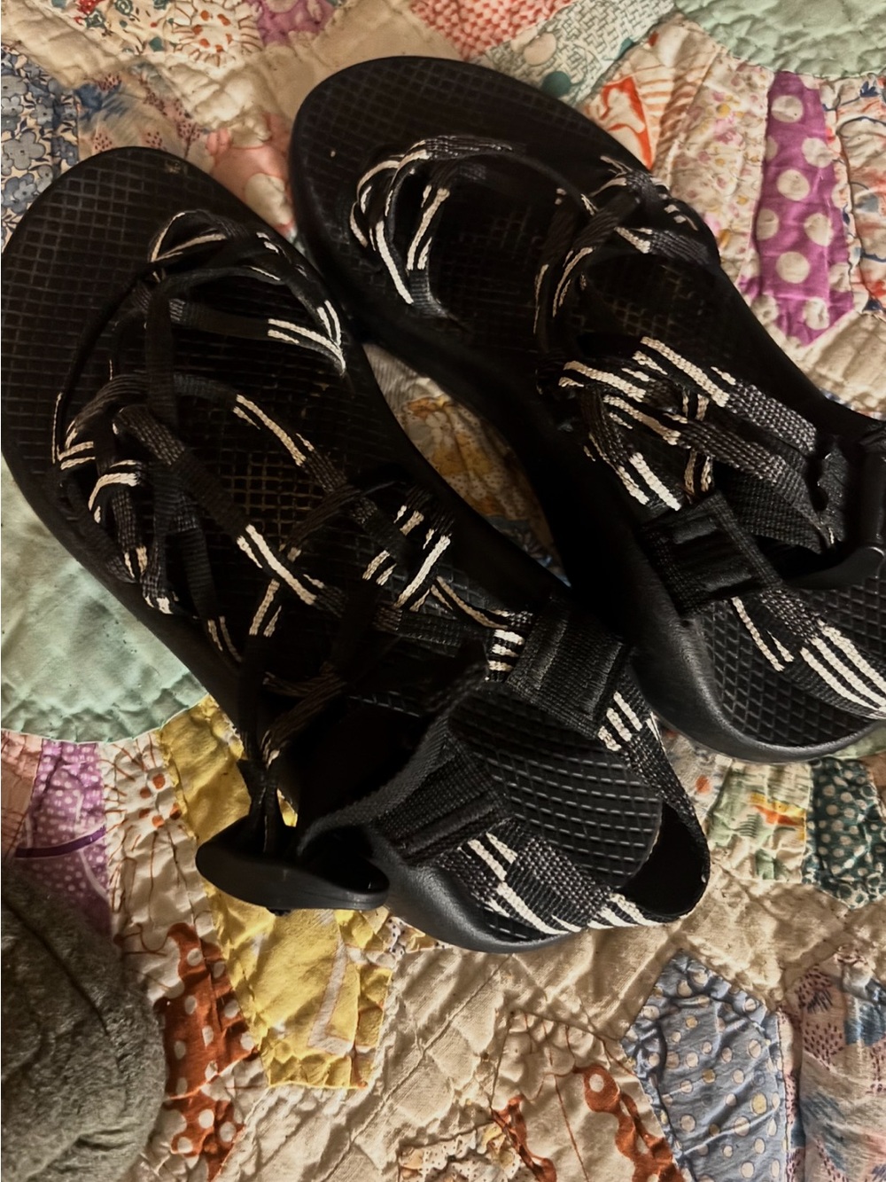 Chaco ZX/3 Classic sport sandals in a black and white scatter pattern size 6